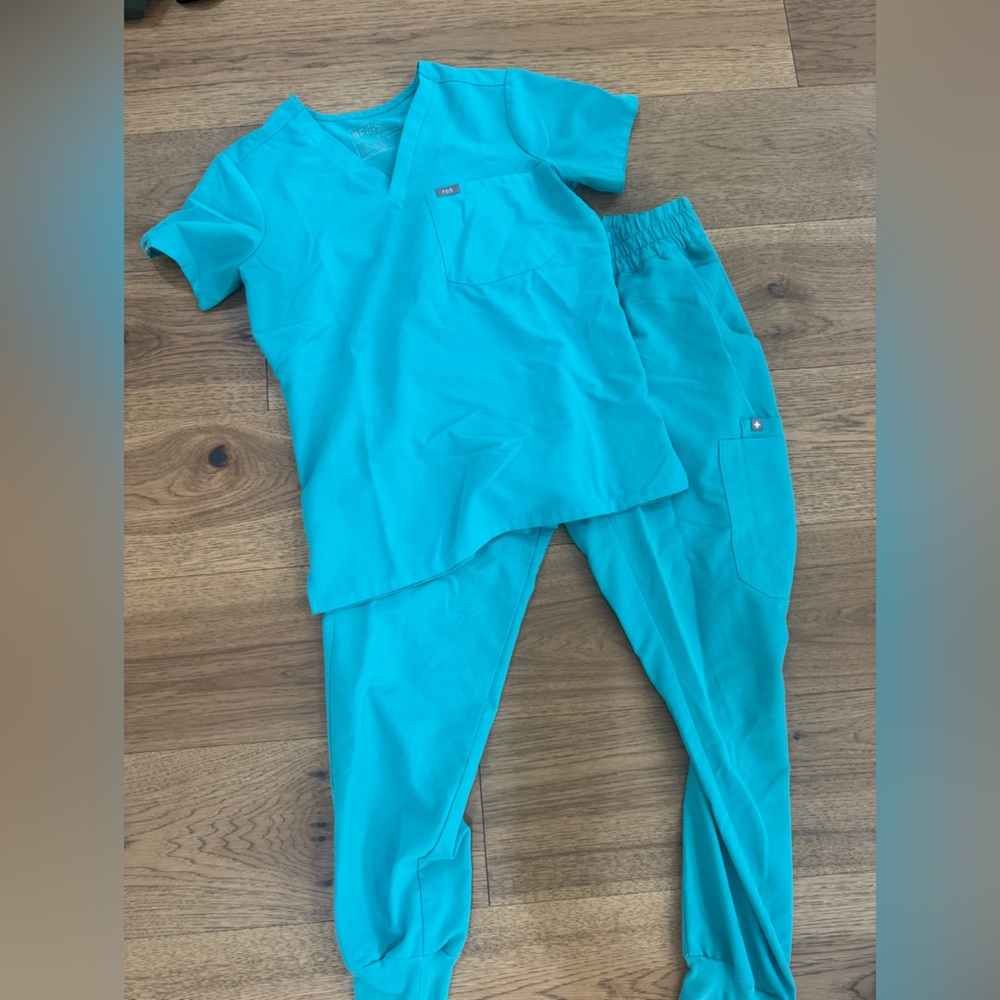Figs Women's oasis Jogger Scrub Set - relaxed uman bottoms
